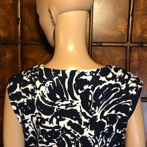 Jones New York Abstract Drape Front Sleeveless Top - Picture 10 of 12